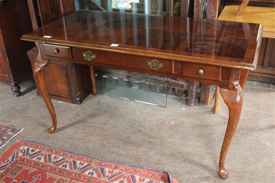 Modern mahogany side table(-)